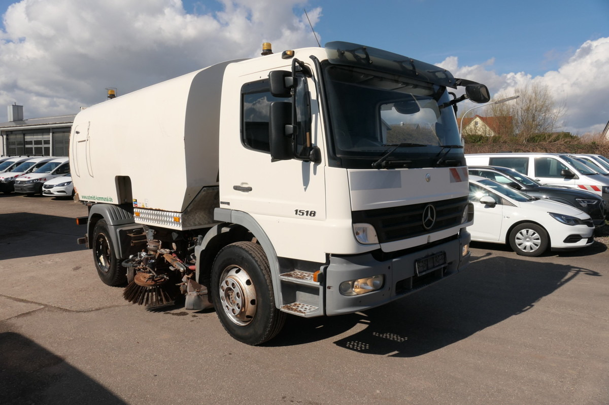 MERCEDES-BENZ Atego 1518 LKO 4x2 - Ielu tīrīšanas mašīna: foto 1 MERCEDES-BENZ Atego 1518 LKO 4x2 - Ielu tīrīšanas mašīna: foto 1