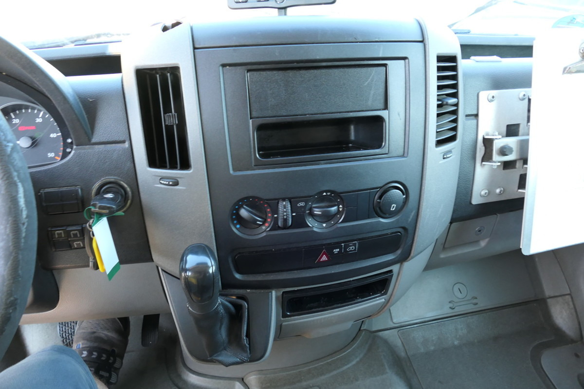 Furgons ar slēgtā virsbūve MERCEDES-BENZ SPRINTER 310 CDI MAXI EURO-5 KOFFER REGALE KAMER: foto 11 Furgons ar slēgtā virsbūve MERCEDES-BENZ SPRINTER 310 CDI MAXI EURO-5 KOFFER REGALE KAMER: foto 11