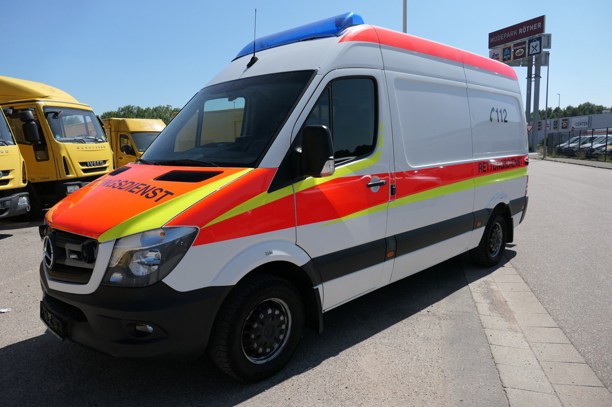 MERCEDES-BENZ Sprinter 316 CDI Klima Rettungswagen - Ātrās palīdzības mašīna: foto 2 MERCEDES-BENZ Sprinter 316 CDI Klima Rettungswagen - Ātrās palīdzības mašīna: foto 2