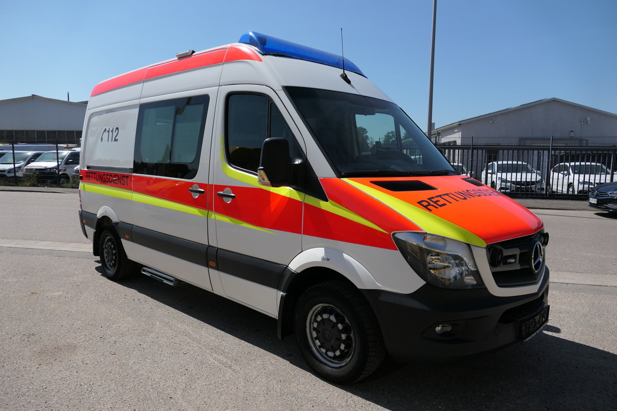 MERCEDES-BENZ Sprinter 316 CDI Klima Rettungswagen - Ātrās palīdzības mašīna: foto 1 MERCEDES-BENZ Sprinter 316 CDI Klima Rettungswagen - Ātrās palīdzības mašīna: foto 1
