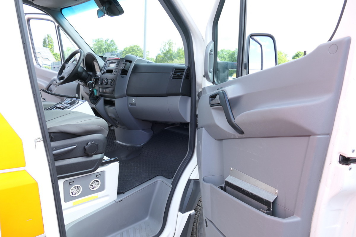 MERCEDES-BENZ Sprinter 519 CDI Klima Krankenwagen Fahrtec Aufb līzingu MERCEDES-BENZ Sprinter 519 CDI Klima Krankenwagen Fahrtec Aufb: foto 11 MERCEDES-BENZ Sprinter 519 CDI Klima Krankenwagen Fahrtec Aufb līzingu MERCEDES-BENZ Sprinter 519 CDI Klima Krankenwagen Fahrtec Aufb: foto 11