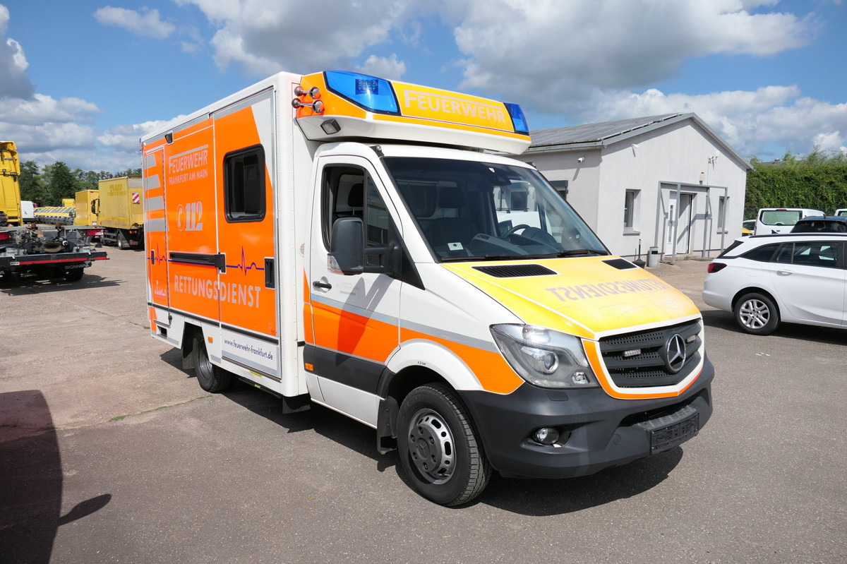 MERCEDES-BENZ Sprinter 519 CDI Klima Krankenwagen Fahrtec Aufb - Ātrās palīdzības mašīna: foto 1 MERCEDES-BENZ Sprinter 519 CDI Klima Krankenwagen Fahrtec Aufb - Ātrās palīdzības mašīna: foto 1