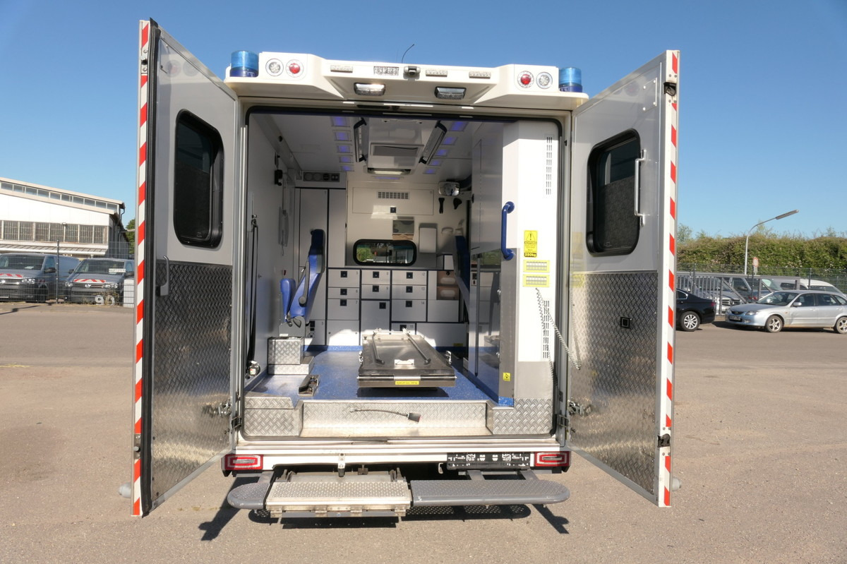 Ātrās palīdzības mašīna MERCEDES-BENZ Sprinter 519 CDI Klima Krankenwagen: foto 12