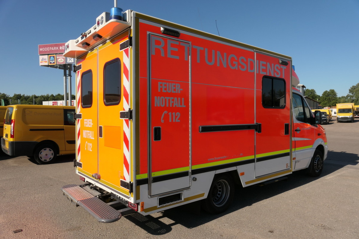 MERCEDES-BENZ Sprinter 519 CDI Klima Krankenwagen - Ātrās palīdzības mašīna: foto 3 MERCEDES-BENZ Sprinter 519 CDI Klima Krankenwagen - Ātrās palīdzības mašīna: foto 3
