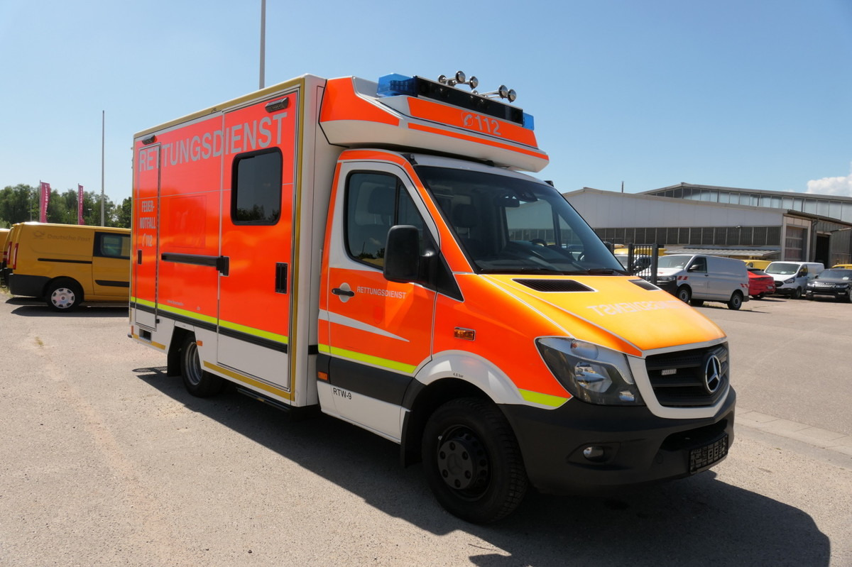 MERCEDES-BENZ Sprinter 519 CDI Klima Krankenwagen - Ātrās palīdzības mašīna: foto 1 MERCEDES-BENZ Sprinter 519 CDI Klima Krankenwagen - Ātrās palīdzības mašīna: foto 1