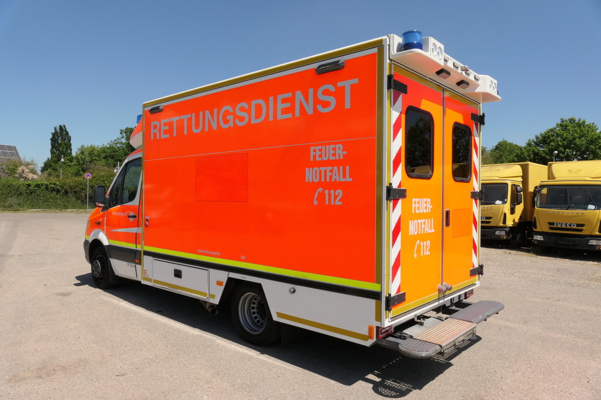 MERCEDES-BENZ Sprinter 519 CDI Klima Krankenwagen - Ātrās palīdzības mašīna: foto 4 MERCEDES-BENZ Sprinter 519 CDI Klima Krankenwagen - Ātrās palīdzības mašīna: foto 4
