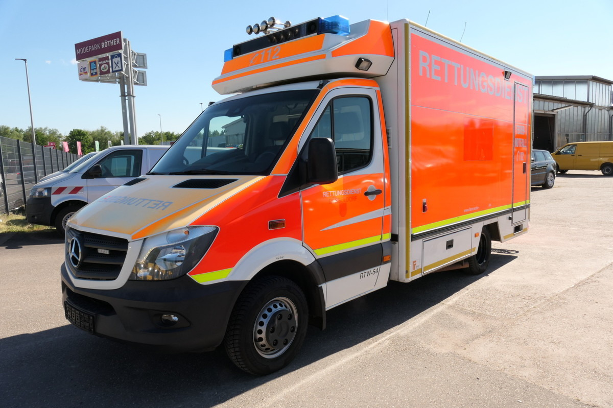 MERCEDES-BENZ Sprinter 519 CDI Klima Krankenwagen - Ātrās palīdzības mašīna: foto 1 MERCEDES-BENZ Sprinter 519 CDI Klima Krankenwagen - Ātrās palīdzības mašīna: foto 1