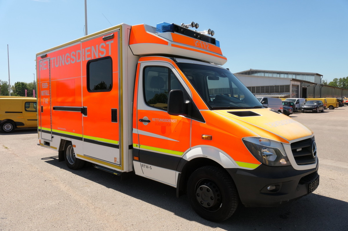 MERCEDES-BENZ Sprinter 519 CDI Klima Krankenwagen - Ātrās palīdzības mašīna: foto 2 MERCEDES-BENZ Sprinter 519 CDI Klima Krankenwagen - Ātrās palīdzības mašīna: foto 2