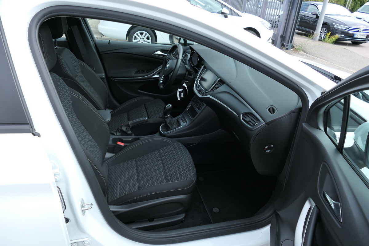 OPEL Astra K 1.6 CDTI Edition S/S KLIMA - Vieglā automašīna: foto 5 OPEL Astra K 1.6 CDTI Edition S/S KLIMA - Vieglā automašīna: foto 5