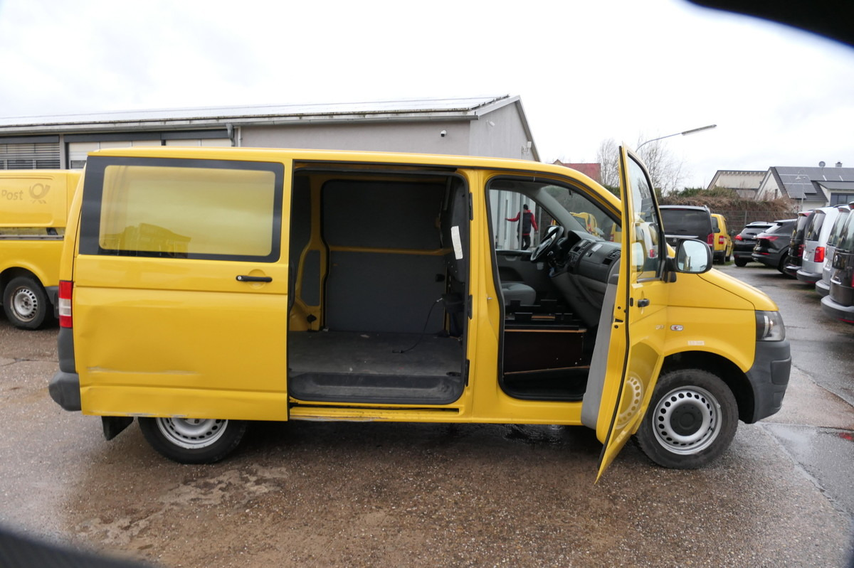 Interior photo 2: Mazs furgons VW T5 Transporter 2.0 TDI PARKTRONIK EURO-5 2xSCHIE