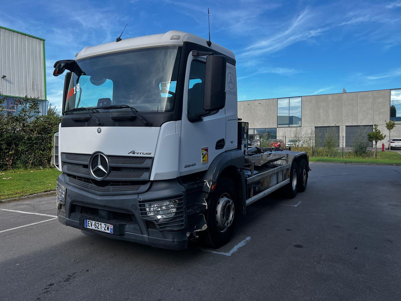 Mercedes-Benz Actros 2543 - Pacēlājs ar āķi: foto 2 Mercedes-Benz Actros 2543 - Pacēlājs ar āķi: foto 2