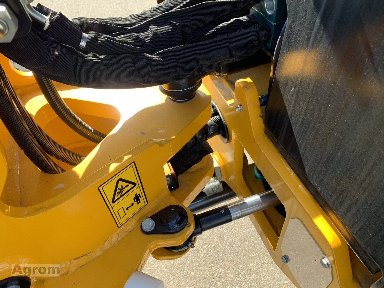 Jaunā Mini iekrāvējs JCB 403 Plus: foto 11
