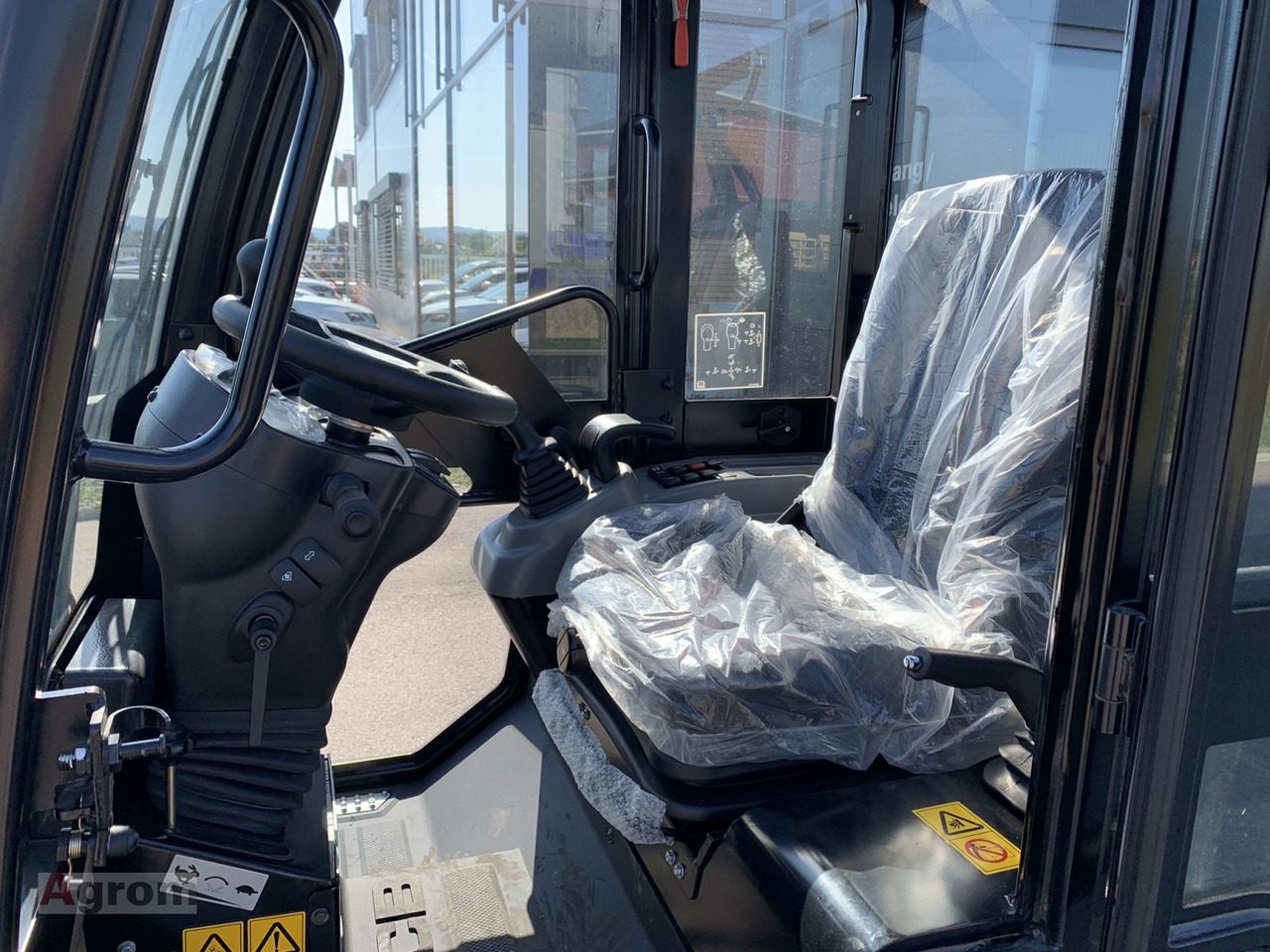 Jaunā Mini iekrāvējs JCB 403 Plus: foto 12