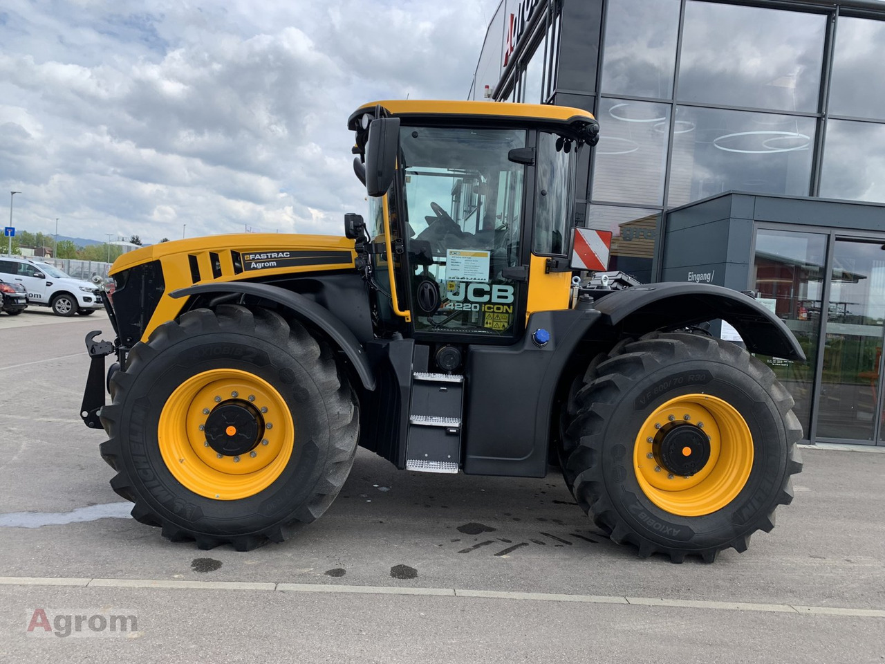 JCB Fastrac 4220 iCON - Traktors: foto 2 JCB Fastrac 4220 iCON - Traktors: foto 2