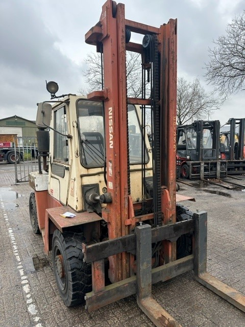 Nissan DF-05-A-60-U - Dīzeļiekrāvējs: foto 1 Nissan DF-05-A-60-U - Dīzeļiekrāvējs: foto 1