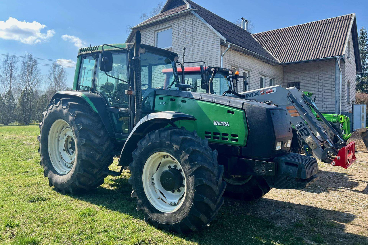 Valtra 8450 Mega - Traktors: foto 1 Valtra 8450 Mega - Traktors: foto 1