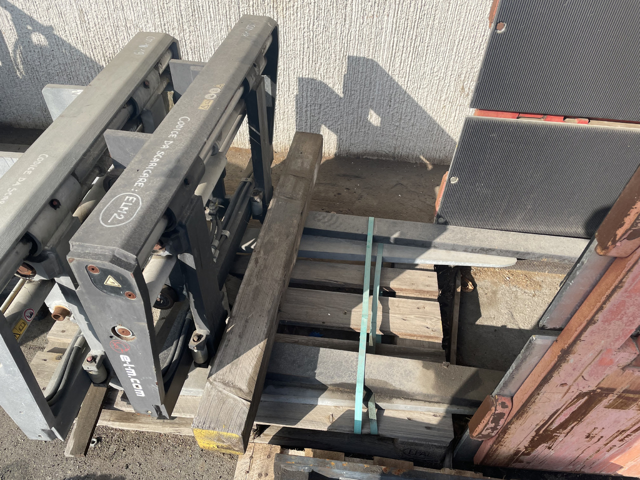ELM - Dakšas - Autokrāvējs: foto 1 ELM - Dakšas - Autokrāvējs: foto 1