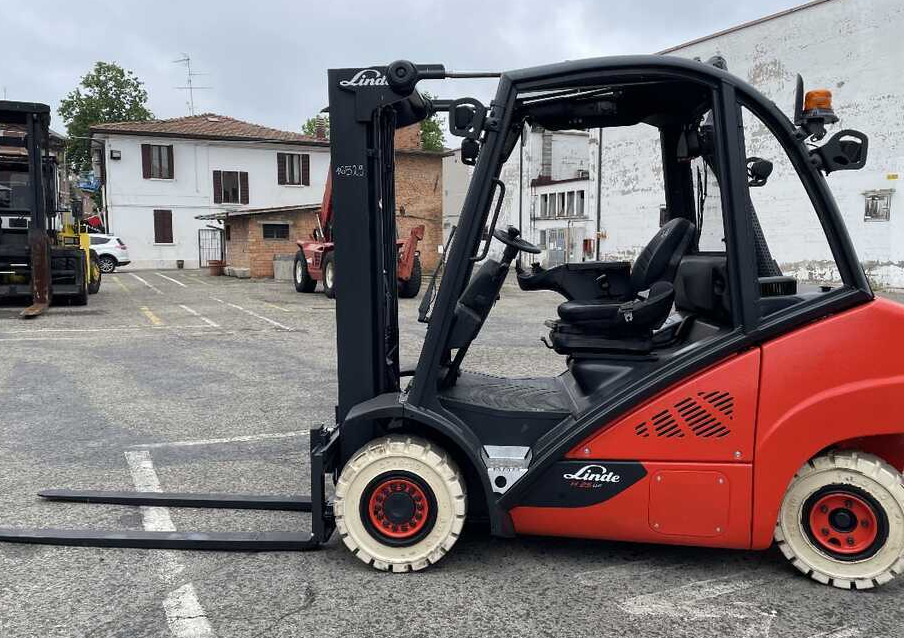 Linde H 25 D-02 - Dīzeļiekrāvējs: foto 2 Linde H 25 D-02 - Dīzeļiekrāvējs: foto 2