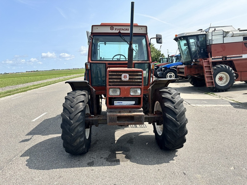 Fiat 90-90 DT - Traktors: foto 2 Fiat 90-90 DT - Traktors: foto 2