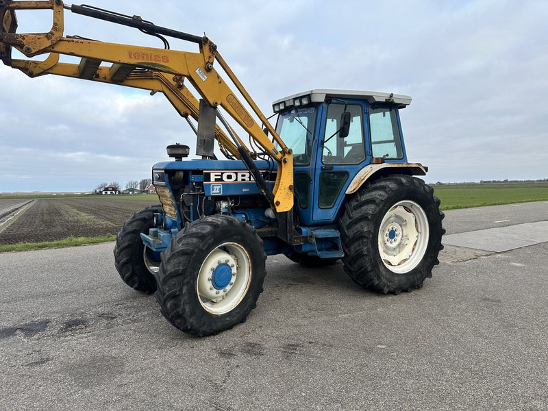 Ford 8210 - Traktors: foto 1 Ford 8210 - Traktors: foto 1