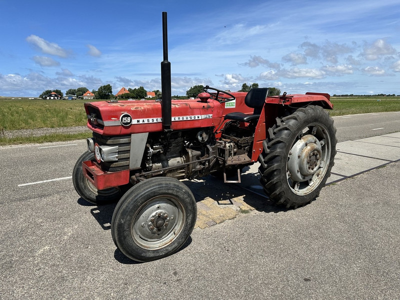 Massey Ferguson 158 - Traktors: foto 1 Massey Ferguson 158 - Traktors: foto 1