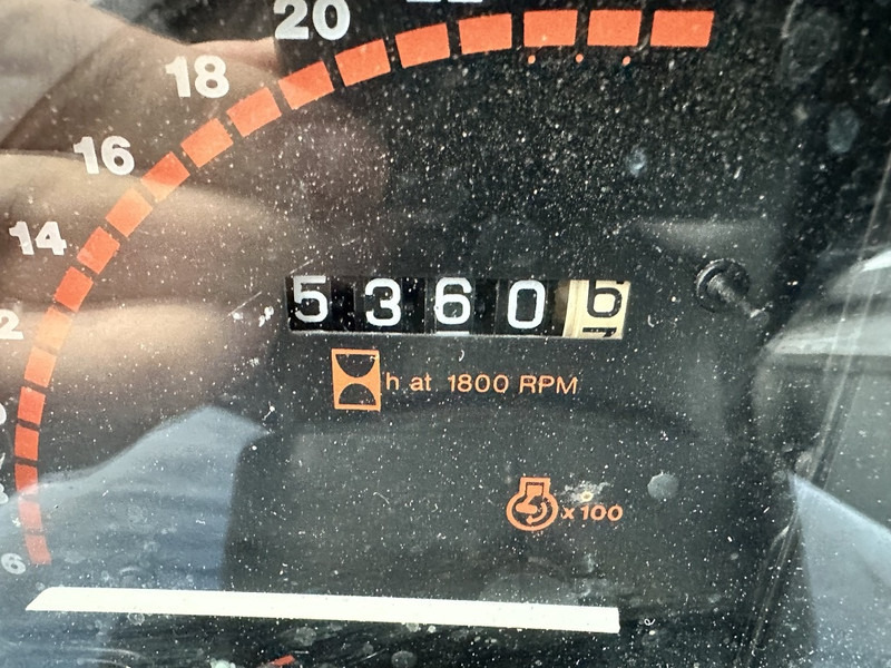 Massey Ferguson 390 - Traktors: foto 5 Massey Ferguson 390 - Traktors: foto 5