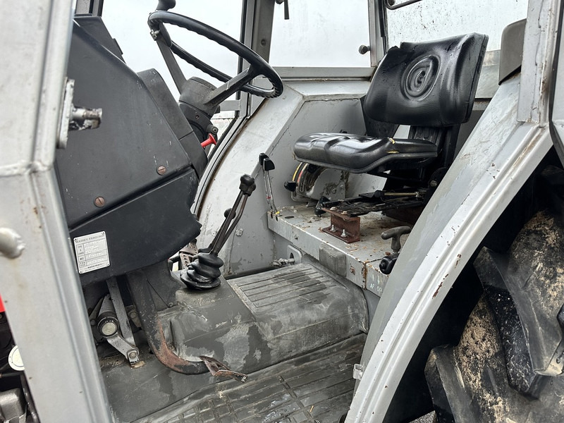 Massey Ferguson 390 - Traktors: foto 4 Massey Ferguson 390 - Traktors: foto 4