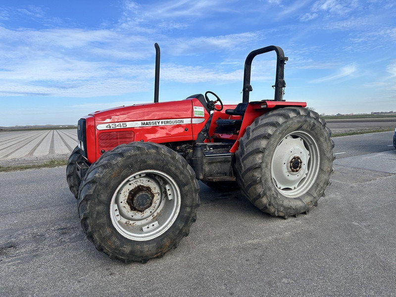 Massey Ferguson 4345 - Traktors: foto 1 Massey Ferguson 4345 - Traktors: foto 1