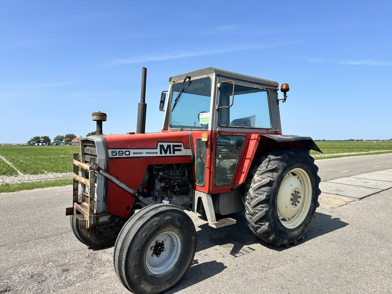 Massey Ferguson 590 - Traktors: foto 1 Massey Ferguson 590 - Traktors: foto 1