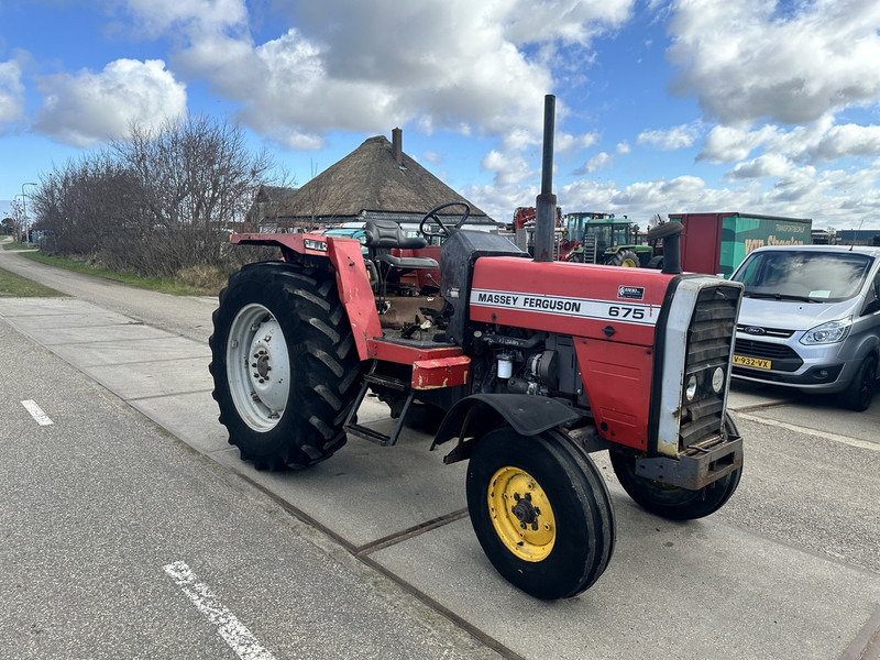 Massey Ferguson 675 - Traktors: foto 2 Massey Ferguson 675 - Traktors: foto 2