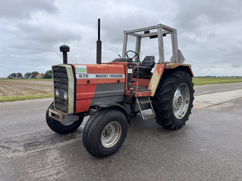 Massey Ferguson 675 - Traktors: foto 1 Massey Ferguson 675 - Traktors: foto 1