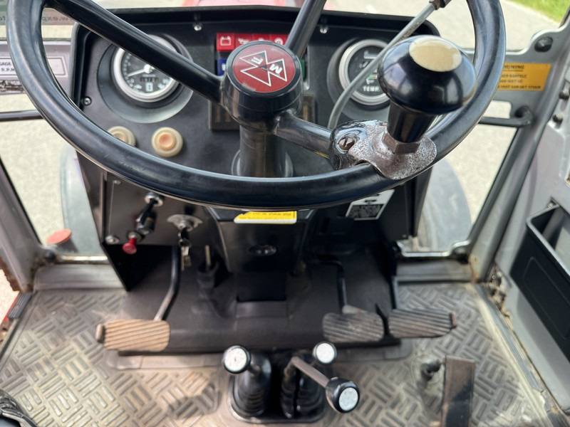 Traktors Massey Ferguson 675: foto 6