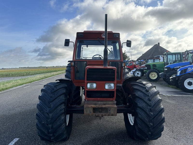 New Holland 100-90 DT - Traktors: foto 3 New Holland 100-90 DT - Traktors: foto 3