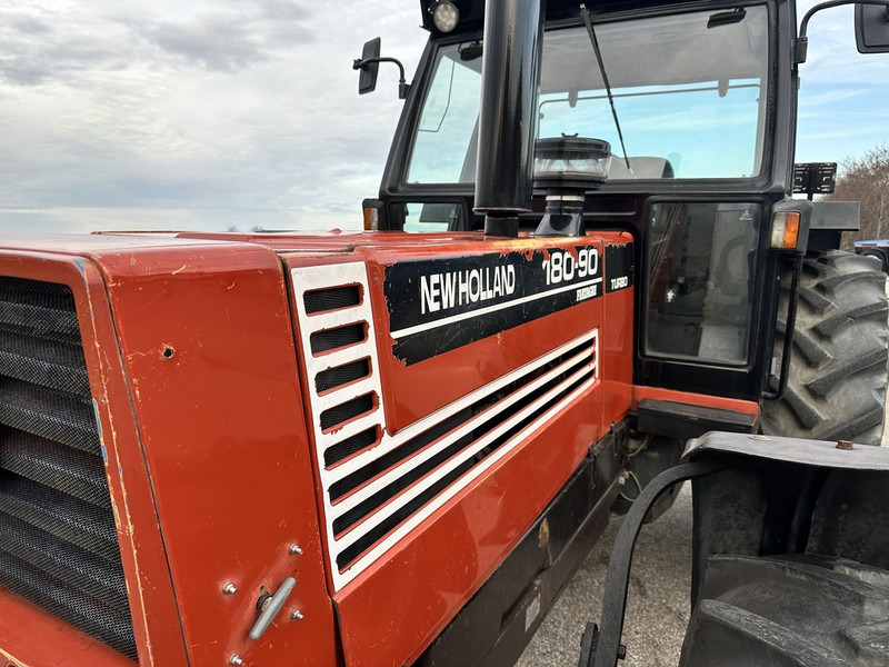 New Holland 180-90 DT - Traktors: foto 2 New Holland 180-90 DT - Traktors: foto 2