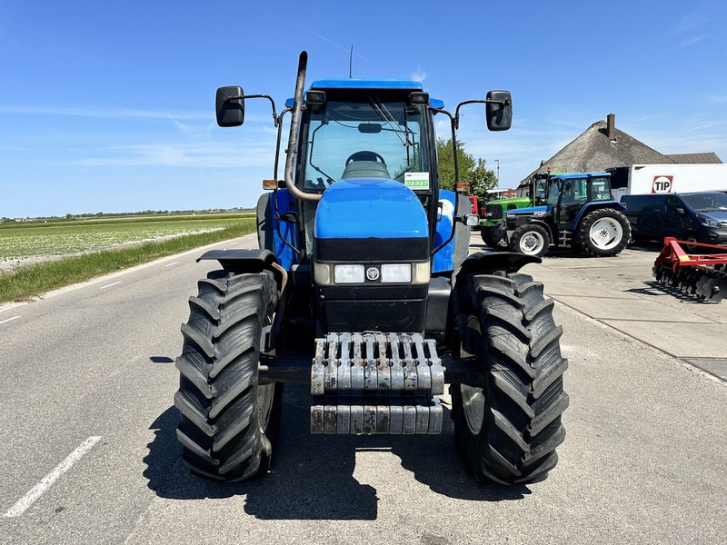 New Holland 8260 - Traktors: foto 3 New Holland 8260 - Traktors: foto 3