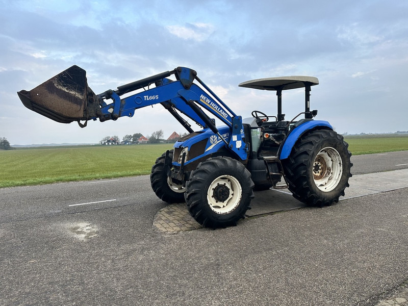 New Holland TD5.100 - Traktors: foto 1 New Holland TD5.100 - Traktors: foto 1