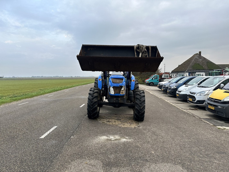 New Holland TD5.100 - Traktors: foto 2 New Holland TD5.100 - Traktors: foto 2