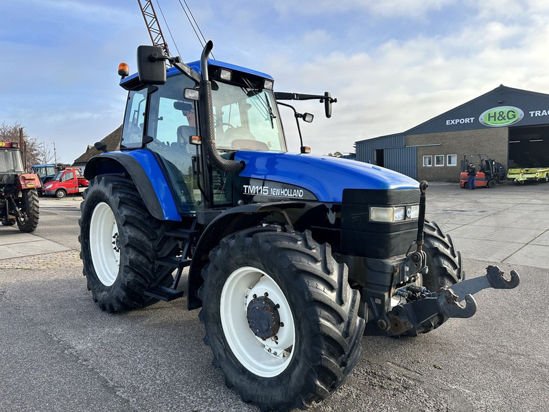 New Holland TM 115 - Traktors: foto 4 New Holland TM 115 - Traktors: foto 4