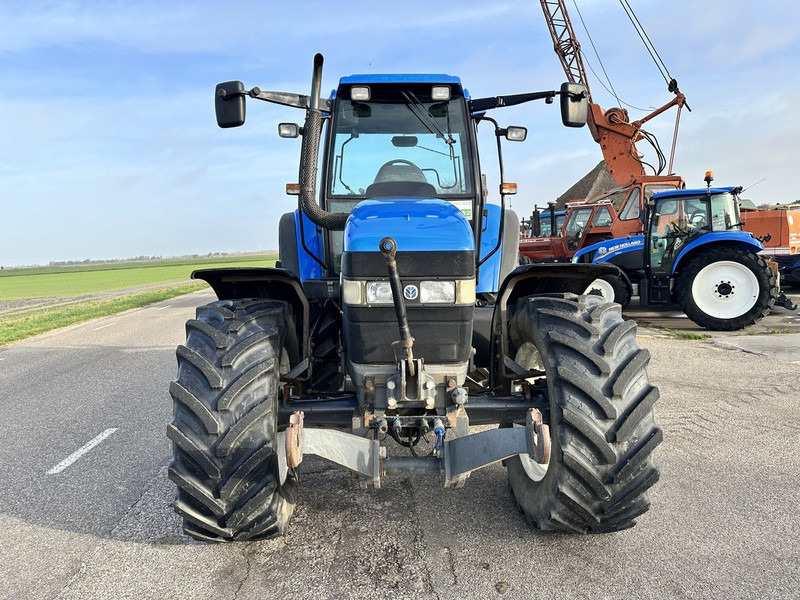 New Holland TM 115 - Traktors: foto 3 New Holland TM 115 - Traktors: foto 3