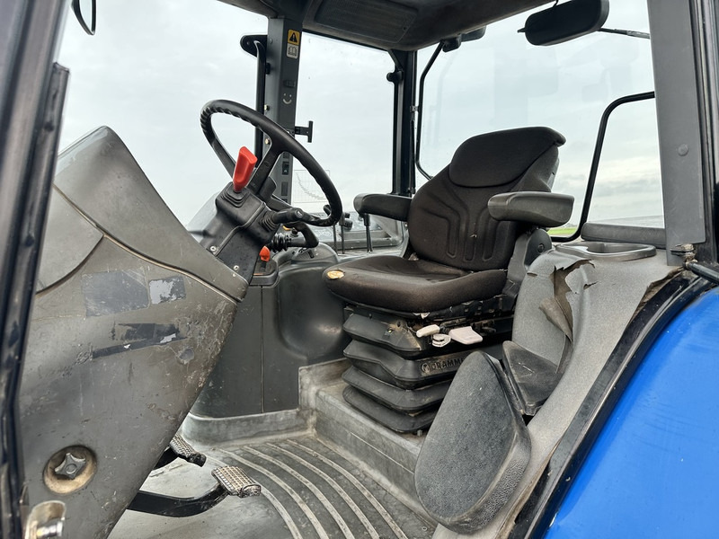 New Holland TM 135 - Traktors: foto 4 New Holland TM 135 - Traktors: foto 4