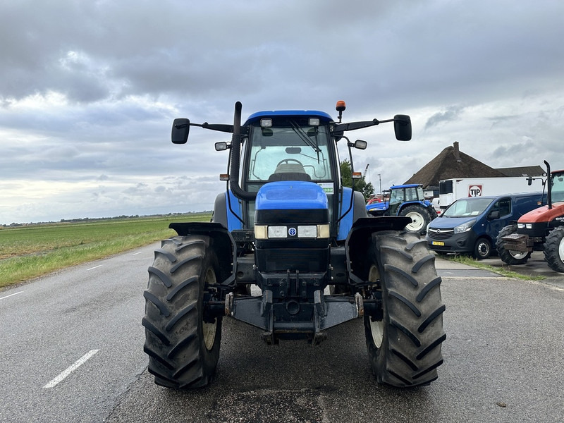 New Holland TM 140 - Traktors: foto 3 New Holland TM 140 - Traktors: foto 3