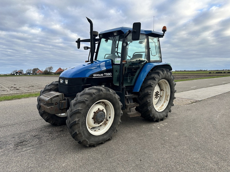New Holland TS90 - Traktors: foto 1 New Holland TS90 - Traktors: foto 1