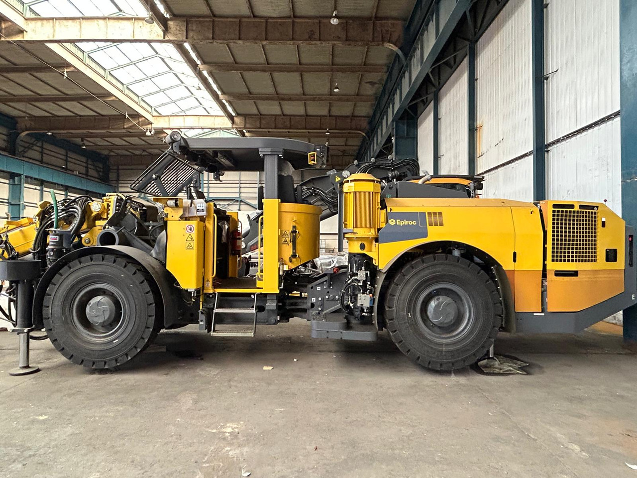 Atlas Copco (Epiroc) Boltec EC - Horizontālās urbšanas mašīna: foto 2 Atlas Copco (Epiroc) Boltec EC - Horizontālās urbšanas mašīna: foto 2