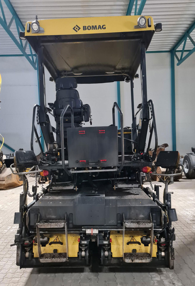 Bomag BF 300 P-2 - Asfalta klājējs: foto 4 Bomag BF 300 P-2 - Asfalta klājējs: foto 4