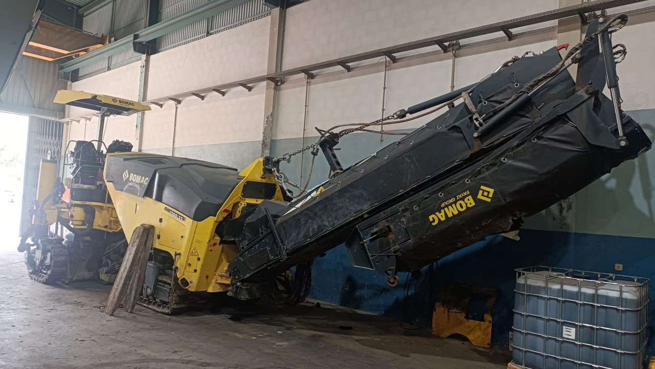 Bomag BM 1300/35 - Asfalta frēze: foto 1 Bomag BM 1300/35 - Asfalta frēze: foto 1