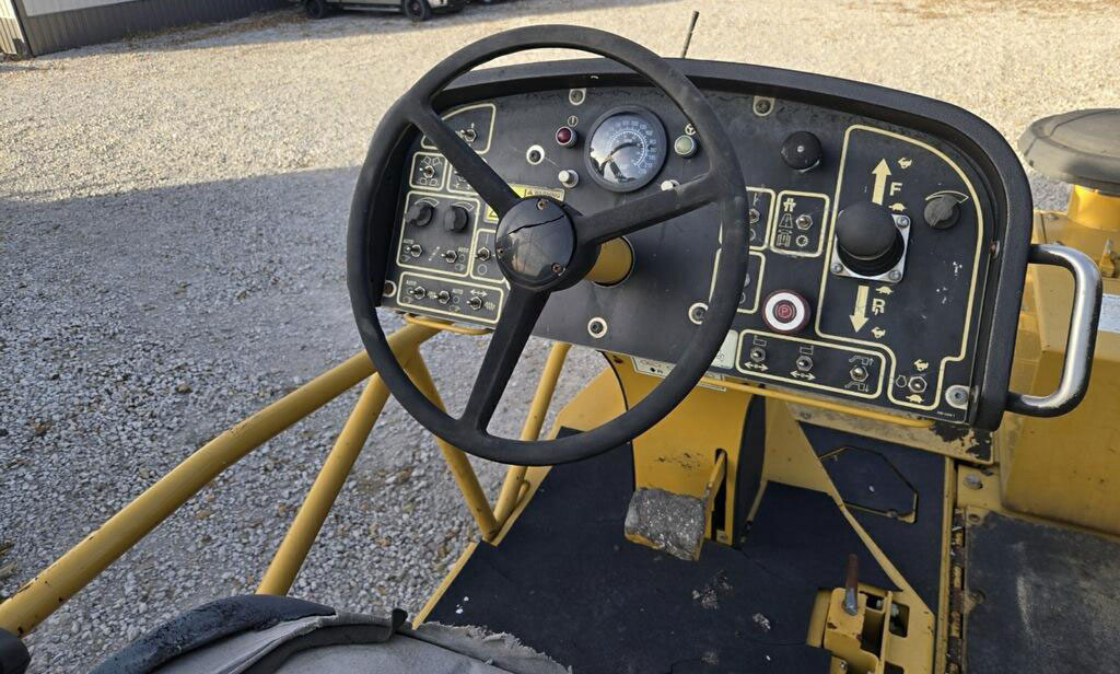 Caterpillar AP1055D - Asfalta klājējs: foto 5 Caterpillar AP1055D - Asfalta klājējs: foto 5