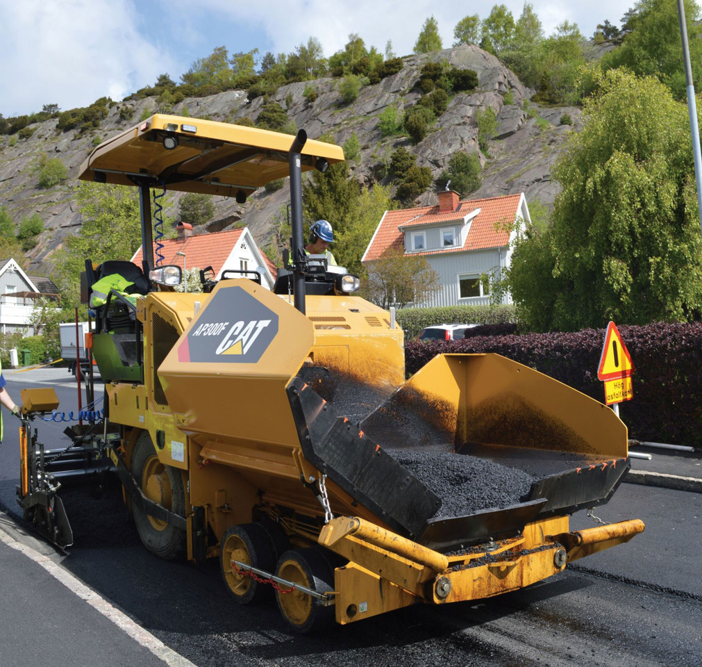 Caterpillar AP300F - Asfalta klājējs: foto 1 Caterpillar AP300F - Asfalta klājējs: foto 1