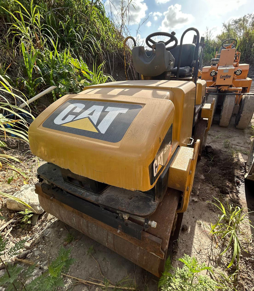 Caterpillar CB-214E - Veltnis: foto 5 Caterpillar CB-214E - Veltnis: foto 5