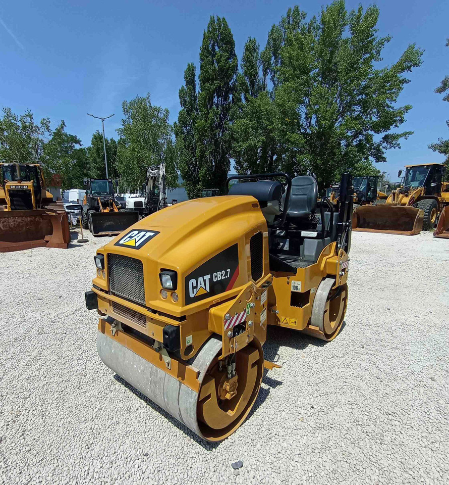 Caterpillar CB2.7 - Veltnis: foto 1 Caterpillar CB2.7 - Veltnis: foto 1