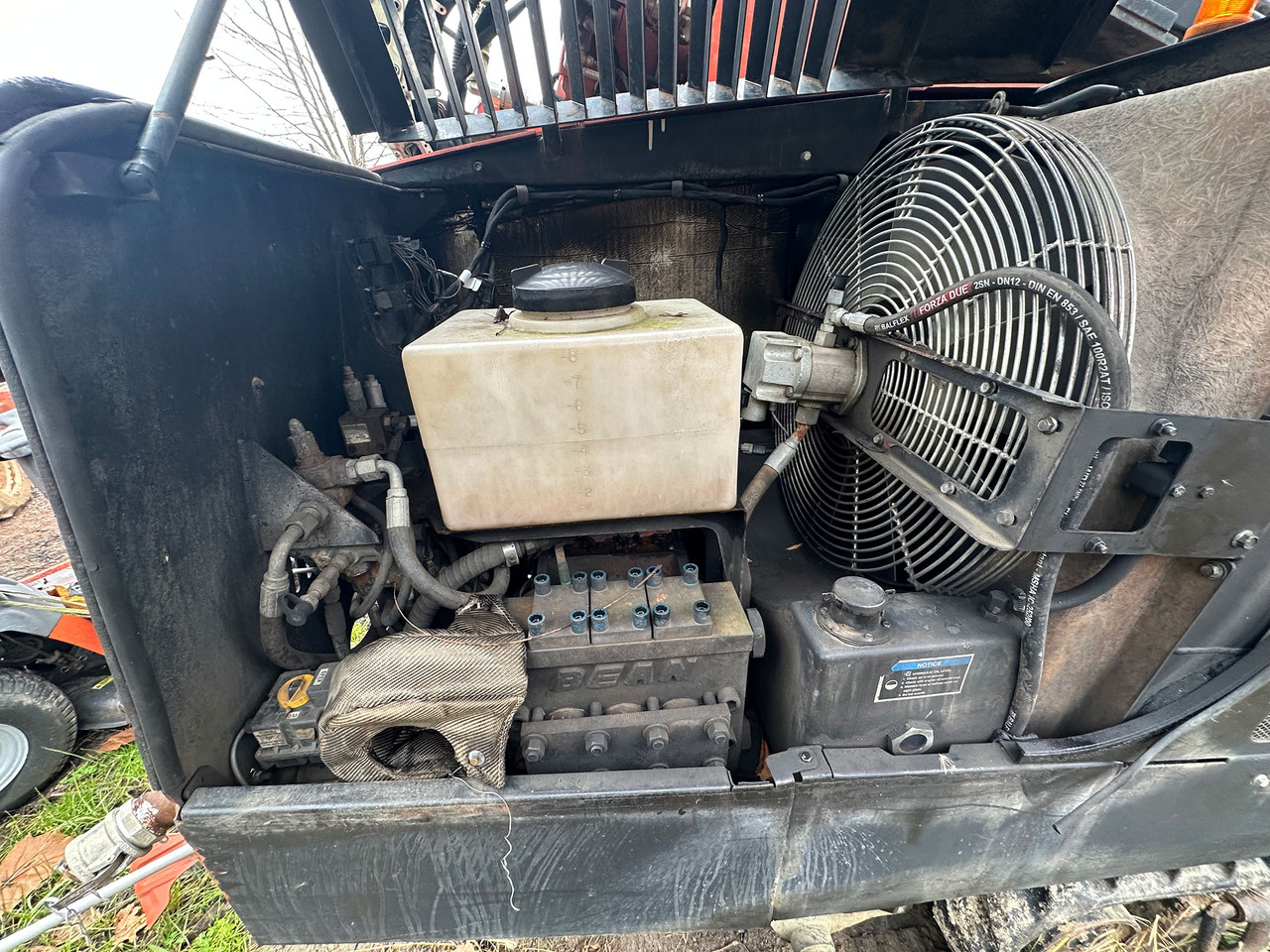 Ditch Witch JT3020 - Horizontālās urbšanas mašīna: foto 5 Ditch Witch JT3020 - Horizontālās urbšanas mašīna: foto 5